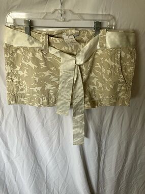 Express: Cream Floral Shorts- 100% cotton- 12